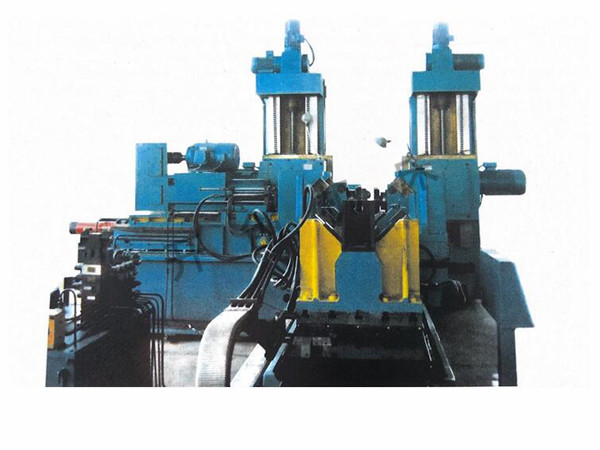 装载机车架镗孔刮面专机